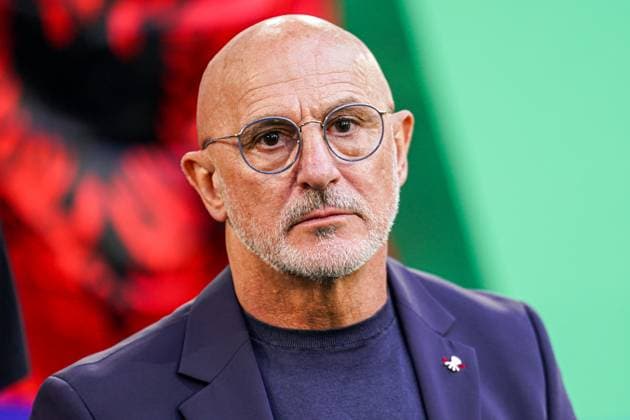 2024-06-24 Albania v Spain - Group B - UEFA EURO, EM, Europameisterschaft,Fussball 2024 DUSSELDORF, GERMANY - JUNE 24: Coach Luis De La Fuente of Spain looks up during the Group B - UEFA EURO 2024 match between Albania and Spain at Dusseldorf Arena on June 24, 2024 in Dusseldorf, Germany. (Photo by Joris Verwijst BSR Agency) Dusseldorf Germany Content not available for redistribution in The Netherlands directly or indirectly through any third parties. Copyright: xBSRxAgencyx