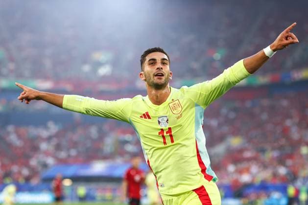 Albania v Spain 24 June 2024, Dusseldorf - UEFA EUROs - Group B - Albania v Spain - Ferran Torres of Spain celebrates their first goal - Photo: Charlotte Wilson Offside. Dusseldorf Germany Copyright: xCharlottexWilsonx xOffsidexOffside