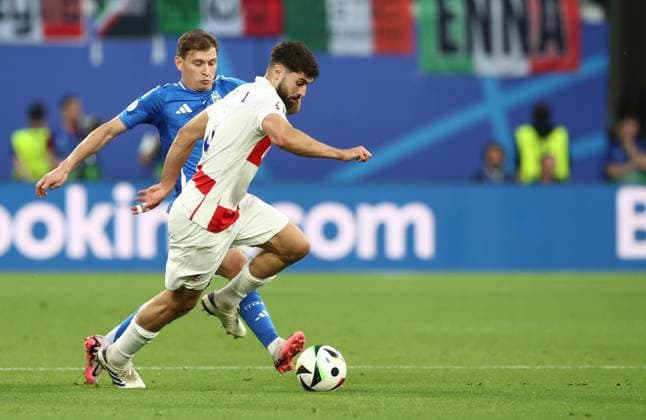 24.06.2024, xtgx, Fussball EM 2024, Kroatien - Italien emspor, v.l. Nicolo Barella (Italien), Josko Gvardiol (Kroatien Croatia) (UEFA REGULATIONS PROHIBIT ANY USE OF PHOTOGRAPHS as IMAGE SEQUENCES and or QUASI-VIDEO) Leipzig