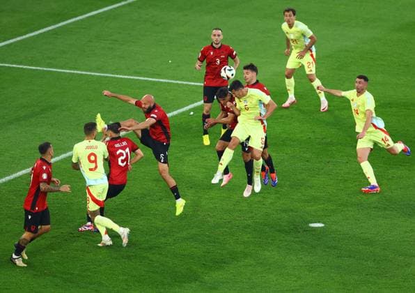 Mikel Merino of Spain has a headed attempt towards goal Albania v Spain, UEFA European Championship, EM, Europameisterschaft 2024, Group B, Football, Dusseldorf Arena, Dusseldorf, Germany, 24 Jun 2024 EDITORIAL USE ONLY No use with unauthorised audio, video, data, fixture lists, club league logos or live services. Online in-match use limited to 120 images, no video emulation. No use in betting, games or single club league player publications. Copyright: xKieranxMcManus Shutterstockx 14551047z