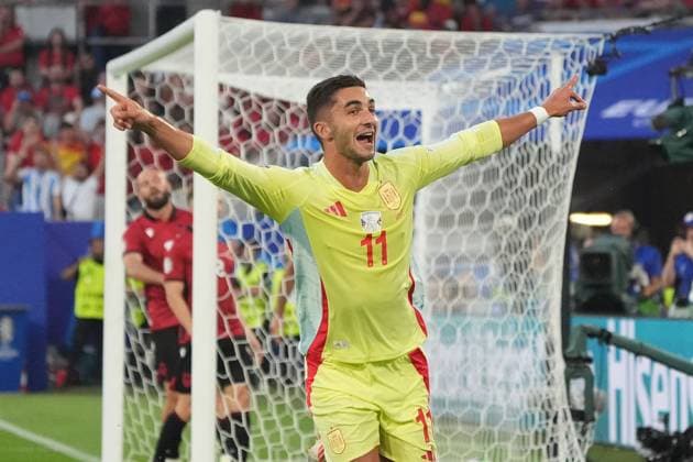 celebrate the goal, Torjubel zum 1:0 Ferran Torres (Spanien Spain, 11) - Düsseldorf 24.06.2024: Spanien vs. Albanien, EURO2024 M27, Gruppe B, EM-Arena Düsseldorf