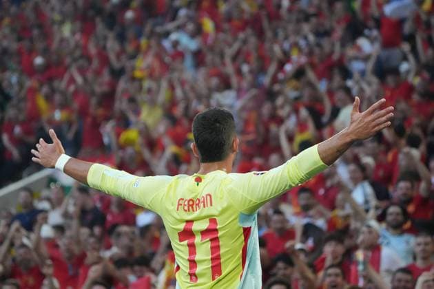 celebrate the goal, Torjubel zum 1:0 Ferran Torres (Spanien Spain, 11) - Düsseldorf 24.06.2024: Spanien vs. Albanien, EURO2024 M27, Gruppe B, EM-Arena Düsseldorf