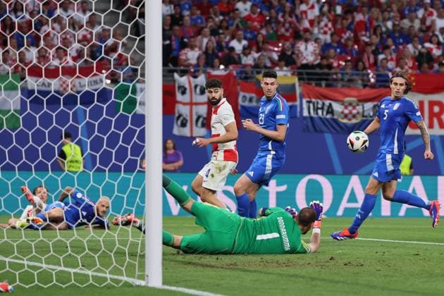 Kroatien - Italien UEFA EURO, EM, Europameisterschaft,Fussball 2024 Leipzig, 24.06.2024, Leipzig Stadium, UEFA EURO 2024 Germany, Gr. F Vorrunde , Kroatien (CRO) vs. ITALIEN (ITA) , Im Bild: Torraumszene ,