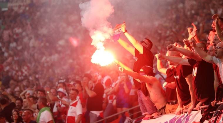 Kroatien - Italien UEFA EURO, EM, Europameisterschaft,Fussball 2024 Leipzig, 24.06.2024, Leipzig Stadium, Fußball, UEFA EURO 2024 Germany , Gruppe B, Vorrunde , Kroatien CRO vs. Italien ITA , Im Bild: Fans von Kroatien zünden Pyrotechnik in ihrem Fanblock. , Nur für journalistische Zwecke. Only for editorial use! , UEFA Êregulations prohibit any use of photographs as image sequences and or quasi-video. ,