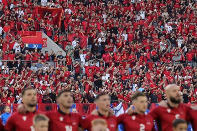 Albania v Spain UEFA EURO, EM, Europameisterschaft,Fussball 2024 Group B The Albanian fans sing the National Anthem before the UEFA Euro 2024 Group B match between Albania and Spain at Merkur Spiel-Arena, Düsseldorf Copyright: xPaulxChestertonx FIL-20285-0053 UK Newspapers OUT