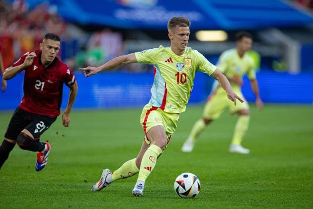 Football - UEFA EURO, EM, Europameisterschaft,Fussball 2024 - Group B - Albania v Spain DÜSSELDORF, GERMANY - Monday, June 24, 2024: Spain s Dani Olmo during the UEFA Euro 2024 Group B match between Albania and Spain at the Düsseldorf Arena. (Photo by David Rawcliffe Propaganda) DÜSSELDORF Düsseldorf Arena NORTH RHINE-WESTPHALIA GERMANY  Copyright: xDavidxRawcliffex P2024-06-24-Albania_Spain-17
