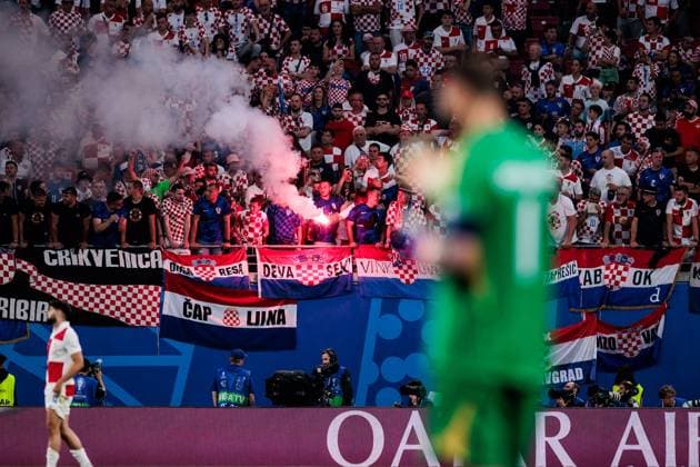 UEFA EURO, EM, Europameisterschaft,Fussball 2024: Kroatien - Italien; 24.06.2024 Im kroatischen Fanblock brennen immer wieder Bengalos und Rauchtöpfe UEFA EURO 2024: Kroatien - Italien; Leipzig Stadium, Leipzig am 24.06.2024 Copyright: xBEAUTIFULxSPORTS Wunderlx