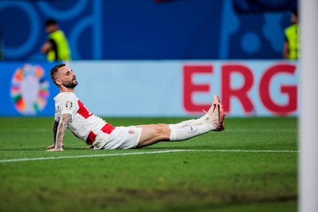UEFA EURO, EM, Europameisterschaft,Fussball 2024: Kroatien - Italien; 24.06.2024 Marcelo Brozovic (Kroatien, 11) rutscht ohne Ball am Tor vorbei UEFA EURO 2024: Kroatien - Italien; Leipzig Stadium, Leipzig am 24.06.2024 Copyright: xBEAUTIFULxSPORTS Wunderlx
