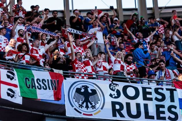 UEFA EURO, EM, Europameisterschaft,Fussball 2024: Kroatien - Italien; 24.06.2024 Kroatische Fans singen im Stadion mit UEFA EURO 2024: Kroatien - Italien; Leipzig Stadium, Leipzig am 24.06.2024 Copyright: xBEAUTIFULxSPORTS Wunderlx