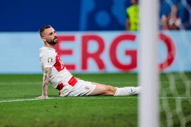 UEFA EURO, EM, Europameisterschaft,Fussball 2024: Kroatien - Italien; 24.06.2024 Marcelo Brozovic (Kroatien, 11) rutscht ohne Ball am Tor vorbei UEFA EURO 2024: Kroatien - Italien; Leipzig Stadium, Leipzig am 24.06.2024 Copyright: xBEAUTIFULxSPORTS Wunderlx