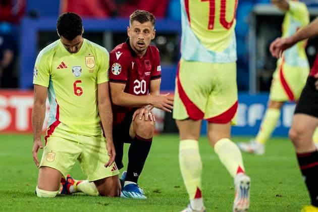 UEFA EURO, EM, Europameisterschaft,Fussball 2024: Albanien - Spanien; 24.06.2024 Mikel Merino (Spanien, 06), Ylber Ramadani (Albanien, 20). UEFA EURO 2024: Albanien - Spanien; Arena Düsseldorf, Düsseldorf, am 24.06.2024 Copyright: xBEAUTIFULxSPORTS Meuselx