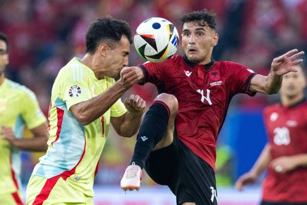 Albania v Spain - UEFA EURO, EM, Europameisterschaft,Fussball 2024 Martin Zubimendi, Qazim Laci are playing during the UEFA Euro 2024 Group B match between Albania v Spain, at the Düsseldorf Arena in Düsseldorf, Germany, on June 24, 2024. Düsseldorf Germany  Copyright: xAndrzejxIwanczukx originalFilename:iwanczuk-albaniav240624_npd45.jpg