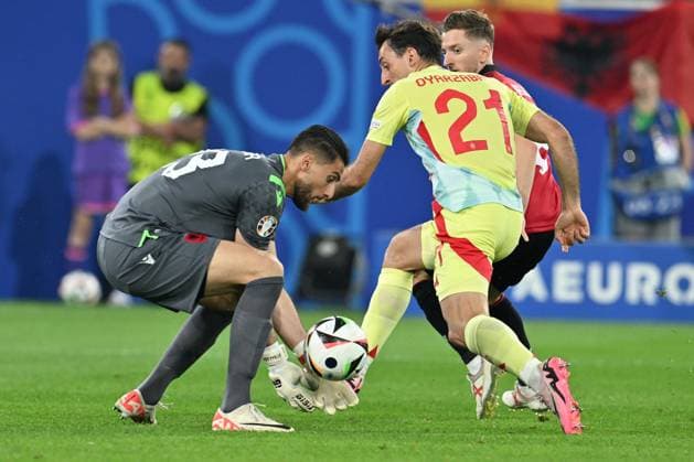 240624 EURO2024 ALBANIA VS SPAIN Thomas Strakosha (23) of Albania pictured in a duel with Ivan Balliuv (2) of Albania and Mikel Oyarzabal (21) of Spain during a soccer game between the national teams of Albania and Spain on the third matchday in Group B in the group stage of the UEFA EURO, EM, Europameisterschaft,Fussball 2024 tournament , on Monday 24 June 2024 in Dusseldorf , Germany . PHOTO SPORTPIX David Catry Dusseldorf GERMANY  Copyright: xx 468770
