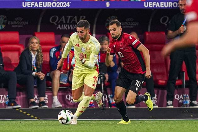 2024-06-24 Albania v Spain - Group B - UEFA EURO, EM, Europameisterschaft,Fussball 2024 DUSSELDORF, GERMANY - JUNE 24: Ferran Torres of Spain, Nedim Bajrami of Albania battle for the ball during the Group B - UEFA EURO 2024 match between Albania and Spain at Dusseldorf Arena on June 24, 2024 in Dusseldorf, Germany. (Photo by Joris Verwijst BSR Agency) Dusseldorf Germany Content not available for redistribution in The Netherlands directly or indirectly through any third parties. Copyright: xBSRxAgencyx