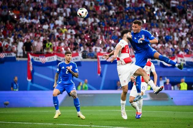 Croatia v Italy - UEFA EURO, EM, Europameisterschaft,Fussball 2024 Mateo Retegui of Italy heads the ball during the UEFA EURO 2024 group stage football match between Slovakia and Ukraine. Leipzig Germany Copyright: xNicolòxCampox