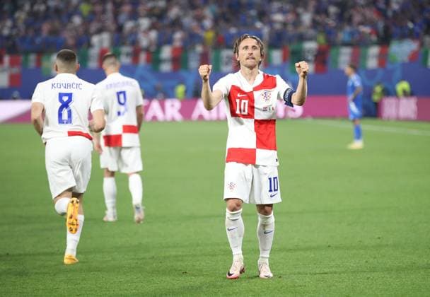 24.06.2024, xtgx, Fussball EM 2024, Kroatien - Italien emspor, v.l. Luka Modric (Kroatien Croatia) celebrate the goal, Der Torjubel zum 1:0 (UEFA REGULATIONS PROHIBIT ANY USE OF PHOTOGRAPHS as IMAGE SEQUENCES and or QUASI-VIDEO) Leipzig