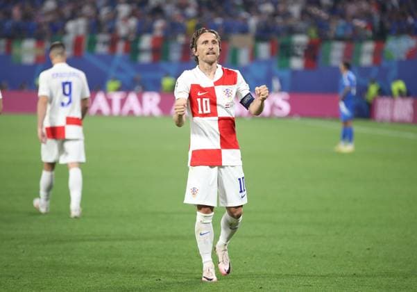 24.06.2024, xtgx, Fussball EM 2024, Kroatien - Italien emspor, v.l. Luka Modric (Kroatien Croatia) celebrate the goal, Der Torjubel zum 1:0 (UEFA REGULATIONS PROHIBIT ANY USE OF PHOTOGRAPHS as IMAGE SEQUENCES and or QUASI-VIDEO) Leipzig