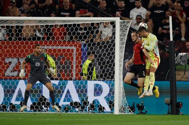 Albania s Mario Mitaj (2-R) in action against Spain s Ferran Torres (R) during the UEFA EURO, EM, Europameisterschaft,Fussball 2024 group B soccer match between Albania and Spain, in Dusseldorf, Germany, 24 June 2024. UEFA EURO 2024 - Group B: Albania vs. Spain !ACHTUNG: NUR REDAKTIONELLE NUTZUNG!  Copyright: xAlbertoxEstévezx GRAF6621 20240624-55013965368_1