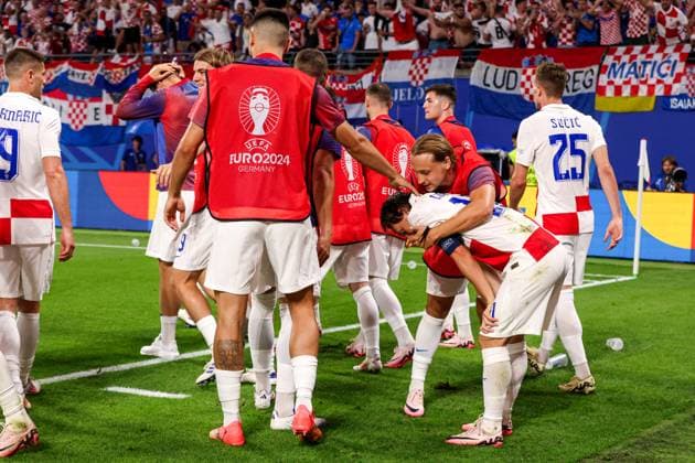 2024-06-24 Croatia v Italy - Group B - UEFA EURO, EM, Europameisterschaft,Fussball 2024 LEIPZIG, GERMANY - JUNE 24: Luka Modric of Croatia celebrates after scoring his teams first goal, Josko Gvardiol of Croatia, Ivan Perisic of Croatia, Andrej Kramaric of Croatia during the Group B - UEFA EURO 2024 match between Croatia and Italy at Red Bull Arena on June 24, 2024 in Leipzig, Germany. (Photo by Peter Lous BSR Agency) Leipzig Germany Content not available for redistribution in The Netherlands directly or indirectly through any third parties. Copyright: xBSRxAgencyx