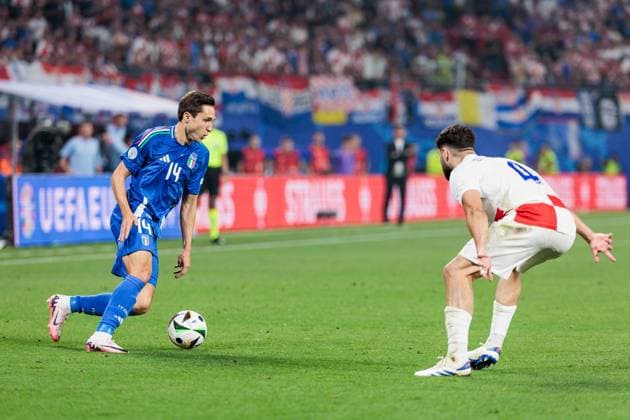 UEFA EURO, EM, Europameisterschaft,Fussball 2024: Kroatien - Italien; 24.06.2024 Zweikampf Federico Chiesa (Italien, 14), Josko Gvardiol (Kroatien, 4) UEFA EURO 2024: Kroatien - Italien; Leipzig Stadium, Leipzig am 24.06.2024 Copyright: xBEAUTIFULxSPORTS Wunderlx