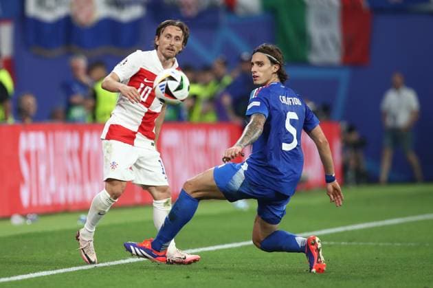 24.06.2024, xtgx, Fussball EM 2024, Kroatien - Italien emspor, v.l. Luka Modric (Kroatien Croatia), Riccardo Calafiori (Italien) (UEFA REGULATIONS PROHIBIT ANY USE OF PHOTOGRAPHS as IMAGE SEQUENCES and or QUASI-VIDEO) Leipzig