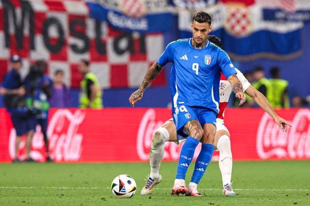 2024-06-24 Croatia v Italy - Group B - UEFA EURO, EM, Europameisterschaft,Fussball 2024 LEIPZIG, GERMANY - JUNE 24: Gianluca Scamacca of Italy battles for possession with Andrej Kramaric of Croatia during the Group B - UEFA EURO 2024 match between Croatia and Italy at Red Bull Arena on June 24, 2024 in Leipzig, Germany. (Photo by Peter Lous BSR Agency) Leipzig Germany Content not available for redistribution in The Netherlands directly or indirectly through any third parties. Copyright: xBSRxAgencyx