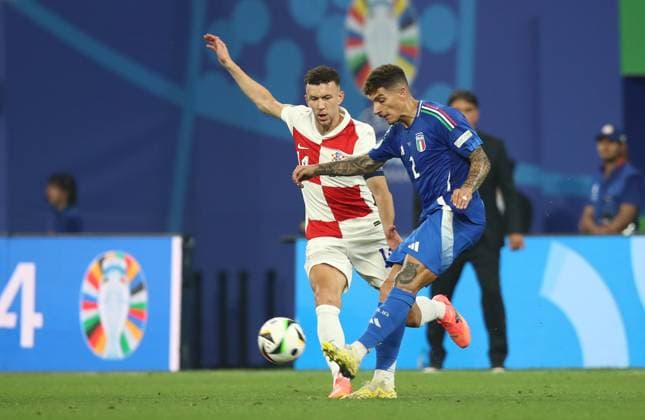 24.06.2024, xtgx, Fussball EM 2024, Kroatien - Italien emspor, v.l. Ivan Perisic (Kroatien Croatia), Giovanni Di Lorenzo (Italien) (UEFA REGULATIONS PROHIBIT ANY USE OF PHOTOGRAPHS as IMAGE SEQUENCES and or QUASI-VIDEO) Leipzig