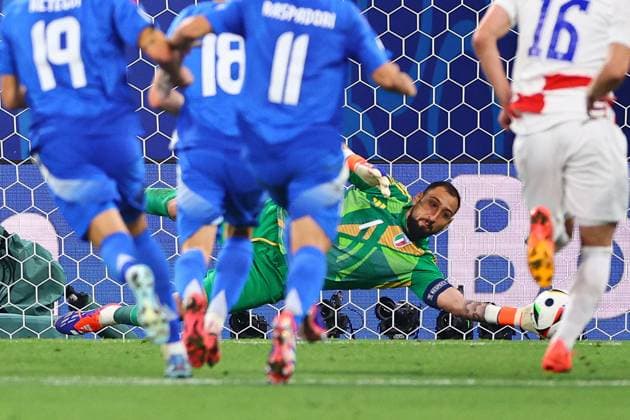 2024.06.24 Lipsk Pilka nozna Reprezentacja Mistrzostwa Europy EURO 2024 Niemcy Chorwacja - Wlochy N z rzut karny (penalty kick) Luka Modric broni Gianluigi Donnarumma Foto Pawel Andrachiewicz PressFocus 2024.06.24 Lipsk Football European Championships 2024 EURO 2024 Germany Croatia - Italy rzut karny (penalty kick) Luka Modric broni Gianluigi Donnarumma Credit: Pawel Andrachiewicz PressFocus NEWSPIX.PL --- Newspix.pl POLAND OUT!  20240624_xPF_PA081