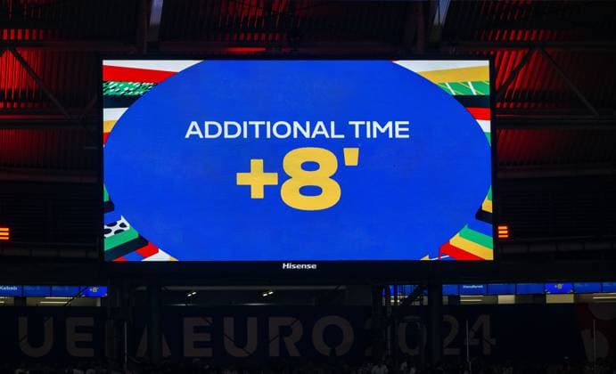Fussball, Herren, Saison 2023 24, UEFA EURO, EM, Europameisterschaft,Fussball 2024, Gruppe B (3. Spieltag) in Leipzig, Kroatien - Italien, Anzeigetafel mit Nachspielzeit: 8 Minuten, 24.06. 2024, Copyright: xMatthiasxKochx