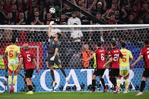 Russia Soccer Euro 2024 Albania - Spain 8715867 24.06.2024 Albania s goalkeeper Thomas Strakosha, centre, is seen during the UEFA EURO, EM, Europameisterschaft,Fussball 2024 Group B soccer match between Albania and Spain at the Duesseldorf Arena in Duesseldorf, Germany. Alexey Filippov Sputnik Dusseldorf Germany  Copyright: xAlexeyxFilippovx