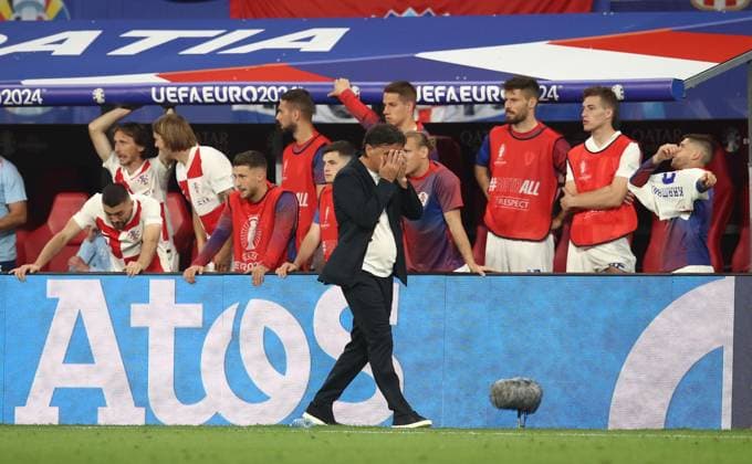 24.06.2024, xtgx, Fussball EM 2024, Kroatien - Italien emspor, v.l. Trainer Coach Zlatko Vlasic (Kroatien Croatia) enttaeuscht, enttaeuscht schauend, dissapointed (UEFA REGULATIONS PROHIBIT ANY USE OF PHOTOGRAPHS as IMAGE SEQUENCES and or QUASI-VIDEO) Leipzig