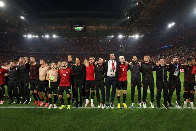 Players and staff of Albania acknowledge the fans at full time Albania v Spain, UEFA European Championship, EM, Europameisterschaft 2024, Group B, Football, Dusseldorf Arena, Dusseldorf, Germany, 24 Jun 2024 EDITORIAL USE ONLY No use with unauthorised audio, video, data, fixture lists, club league logos or live services. Online in-match use limited to 120 images, no video emulation. No use in betting, games or single club league player publications. Copyright: xPaulxCurrie Shutterstockx 14551058ci