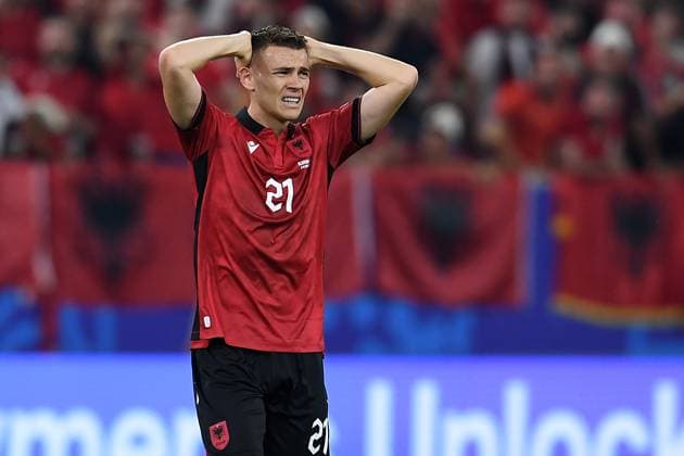 Fußball UEFA EURO, EM, Europameisterschaft,Fussball 2024 Gruppenphase 3. Spieltag Albanien - Spanien am 24.06.2024 in der Düsseldorf Arena in Düsseldorf Kristjan Asllani ( Albanien ) enttäuscht