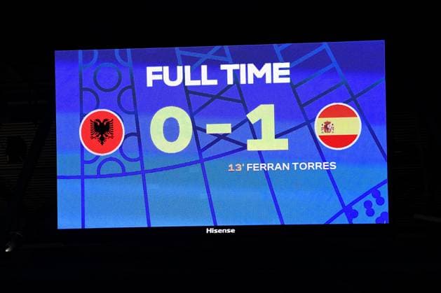 Fußball UEFA EURO, EM, Europameisterschaft,Fussball 2024 Gruppenphase 3. Spieltag Albanien - Spanien am 24.06.2024 in der Düsseldorf Arena in Düsseldorf Endstand Anzeigetafel Videowand 0:1