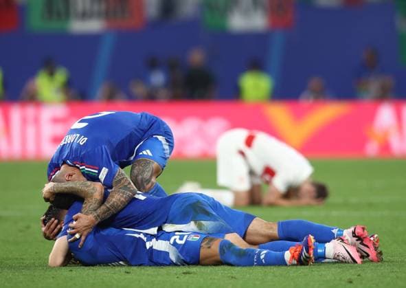 24.06.2024, xtgx, Fussball EM 2024, Kroatien - Italien emspor, v.l. Mattia Zaccagni (Italien) jubeln jubelt nach Spielende celebrate at the end of the match. (UEFA REGULATIONS PROHIBIT ANY USE OF PHOTOGRAPHS as IMAGE SEQUENCES and or QUASI-VIDEO) Leipzig