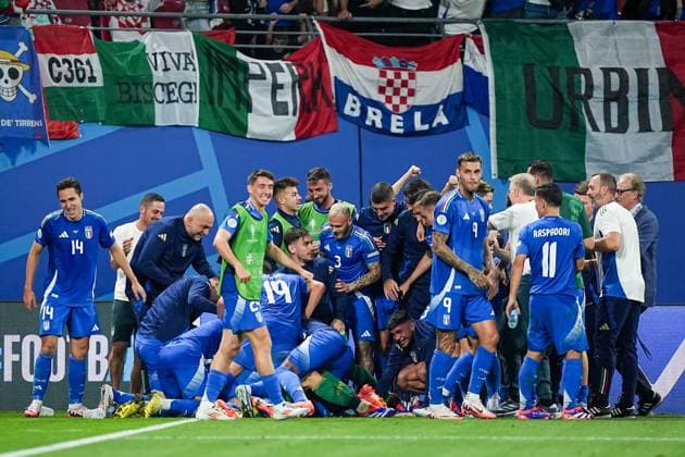 Leipzig, Germany, June 24th 2024: Mattia Zaccagni (20 Italy) celebrates with teammates after scoring the equaliser and first team s goal during the UEFA EURO, EM, Europameisterschaft,Fussball 2024 Germany Group B match between Crotia and Italy at Leipzig Stadium in Leipzig, Germany. (Daniela Porcelli SPP)  Copyright: xDanielaxPorcellix xSPPx spp-en-DaPoSp-20240624-DP101569