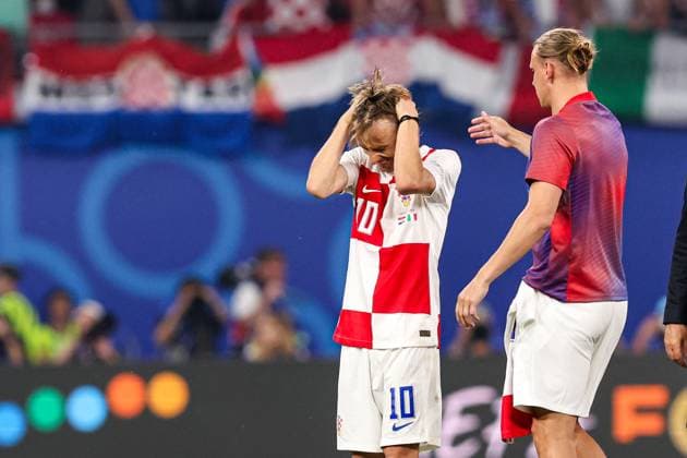 2024-06-24 Croatia v Italy - Group B - UEFA EURO, EM, Europameisterschaft,Fussball 2024 LEIPZIG, GERMANY - JUNE 24: Lovro Majer of Croatia, Luka Modric of Croatia looks dejected after defeat during the Group B - UEFA EURO 2024 match between Croatia and Italy at Red Bull Arena on June 24, 2024 in Leipzig, Germany. (Photo by Peter Lous BSR Agency) Leipzig Germany Content not available for redistribution in The Netherlands directly or indirectly through any third parties. Copyright: xBSRxAgencyx