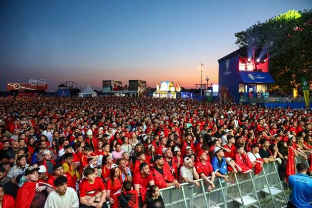 Fan Zone Burgplatz in Düsseldorf - Public Viewing: UEFA EURO, EM, Europameisterschaft,Fussball 2024 - Albanien gegen Spanien; 24.06.2024 Fan Zone Burgplatz in Düsseldorf - Public Viewing: UEFA EURO 2024 - Albanien gegen Spanien am 24.06.2024, Düsseldorf. - Copyright: xBEAUTIFULxSPORTS KennyxBeelex