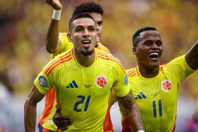 COLOMBIA - PARAGUAY, COPA AMERICA 2024 HOUSTON, TX, USA - JUNE 24TH 2024: Copa America first game of Group D between Colombia and Paraguay at the NRG Stadium. 21 Defender Colombia, Daniel Munoz celebrates scoring his sides first goal of the match Mandatory Credit: Toby Tande Avant Sports Houston NRG Stadium TX USA Copyright: xTorbjornxTandex