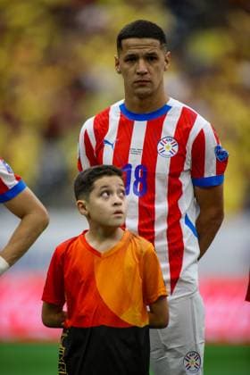 COLOMBIA - PARAGUAY, COPA AMERICA 2024 HOUSTON, TX, USA - JUNE 24TH 2024: Copa America first game of Group D between Colombia and Paraguay at the NRG Stadium. 18 Attacker Paraguay, Alex Arce Mandatory Credit: Toby Tande Avant Sports Houston NRG Stadium TX USA Copyright: xTorbjornxTandex
