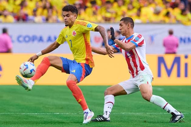 RECORD DATE NOT STATED Copa America USA 2024 Colombia vs Paraguay Luis Diaz (L) of Colombia fights for the ball with Gustavo Velazquez (R) of Paraguay during the game between Colombia and Paraguay as part of the CONMEBOL Copa America USA 2024 group D, at NRG Stadium, on June 24, 2024 in Houston, Texas, United States. HOUSTON TEXAS UNITED STATES  Copyright: xJONATHANxDUENASx 20240624182500_CA_GD_2024_COL_PAR_DIAZ21