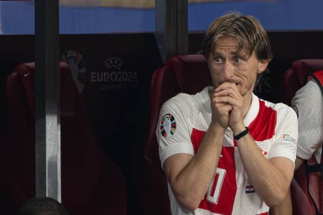 (240625) -- LEIPZIG, June 25, 2024 -- Luka Modric of Croatia is seen after being substituted during the UEFA EURO, EM, Europameisterschaft,Fussball 2024 Group B match between Croatia and Italy in Leipzig, Germany, June 24, 2024. ) (SP)GERMANY-LEIPZIG-FOOTBALL-EURO 2024-CROATIA VS ITALY XiaoxYijiu 
