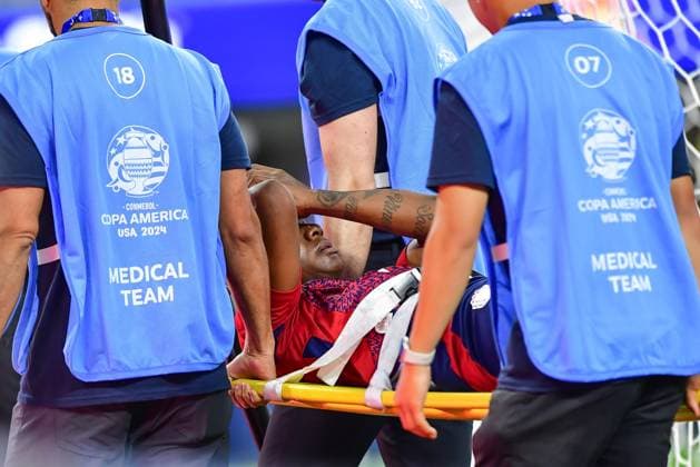 RECORD DATE NOT STATED Copa America USA 2024 Brazil 0-0 Costa Rica Jeyland Mitchell of Costa Rica receives Medical Attention during the game between Brazil and Costa Rica as part of the CONMEBOL Copa America USA 2024 group D, at SoFi Stadium, on June 24, 2024 in Inglewood, California, United States. INGLEWOOD CALIFORNIA UNITED STATES  Copyright: xIsaacxOrtizx 20240624215426_CA_GD_2024_BRA_CRC_MITCHELL189