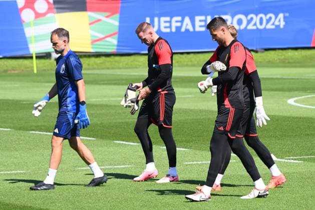 Belgium Media Activities - UEFA EURO, EM, Europameisterschaft,Fussball 2024 25 06 2024 FREIBERG AM NECKA, GERMANY - JUNE 25 : Urwantschky Max goalkeeper coach of Belgian Team, Kaminski Thomas goalkeeper of Belgium, Sels Matz goalkeeper of Belgium, Casteels Koen goalkeeper of Belgium during a training session of the Belgian Red Devils at the UEFA EURO 2024 European Football Championship tournament on June 25, 2024 in Freiberg am Necka, Germany, 25 06 2024 Freiberg am Necka Germany Copyright: xVincentxKalutx