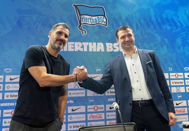 Fussball, Herren, Saison 2024 2025, 2. Bundesliga, Hertha BSC, Pressekonferenz, Vorstellung des neuen Trainers Cristian Fiel, im Bild, v. l. Trainer Cristian Fiel (Hertha BSC), Sportdirektor Benjamin Weber (Hertha BSC), 25.06. 2024,