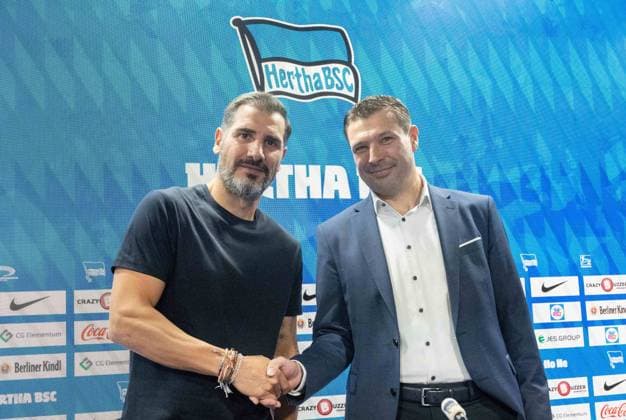 Fussball, Herren, Saison 2024 2025, 2. Bundesliga, Hertha BSC, Pressekonferenz, Vorstellung des neuen Trainers Cristian Fiel, im Bild v. l. Trainer Cristian Fiel (Hertha BSC), Sportdirektor Benjamin Weber (Hertha BSC), 25.06. 2024,