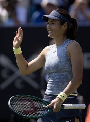 Emma Raducanu of GBR celebrates Rothesay International Eastbourne, Day 3, Tennis, Devonshire Park, Eastbourne, UK - 25 June 2024  Copyright: xEllaxLing Shutterstockx 14555503ae