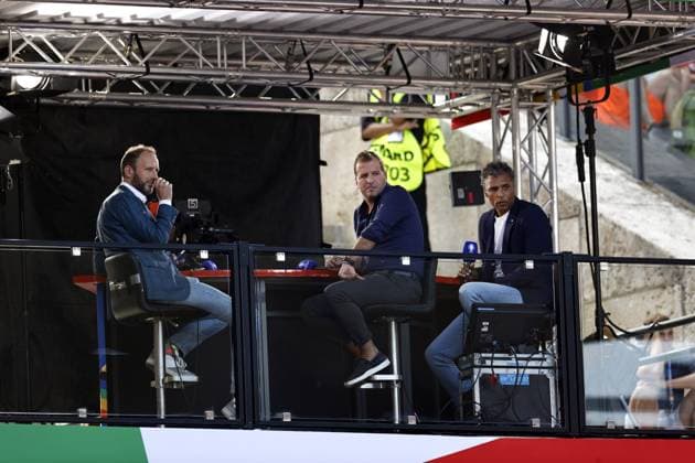 BERLIN - NOS analysts Rafael van der Vaart and Pierre van Hooydonk during the UEFA EURO, EM, Europameisterschaft,Fussball 2024 group D match between the Netherlands and Austria at the Olympiastadion on June 25, 2024 in Berlin, Germany. ANP MAURICE VAN STEEN UEFA EURO 2024 2024 xVIxANPxSportx xxANPxIVx 502038192 originalFilename: 502038192.jpg