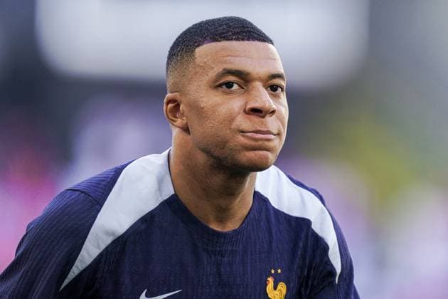 2024-06-25 France v Poland - Group D - UEFA EURO, EM, Europameisterschaft,Fussball 2024 DORTMUND, GERMANY - JUNE 25: Kylian Mbappe of France looks up during the Group D - UEFA EURO 2024 match between France and Poland at BVB Stadion Dortmund on June 25, 2024 in Dortmund, Germany. (Photo by Joris Verwijst BSR Agency) Dortmund Germany Content not available for redistribution in The Netherlands directly or indirectly through any third parties. Copyright: xBSRxAgencyx