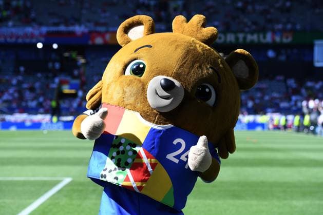 Fußball UEFA EURO, EM, Europameisterschaft,Fussball 2024 Gruppenphase 3. Spieltag Frankreich - Polen am 25.06.2024 im BVB Stadion Dortmund in Dortmund Albärt (Maskottchen EURO 2024)